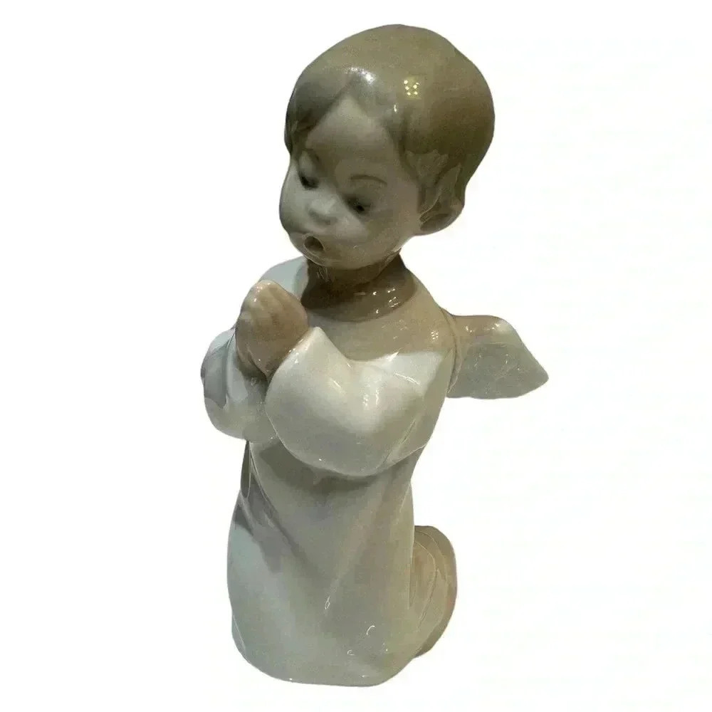 Lladro 1980’s Little Angle Kneeling and Praying Porcelain Figurine